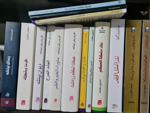 أشتري الكتب الورقية لئلا أضطر لكسر حاسوبي الثمين إذا ما اعتمدت الPDF وسيلةً في القراءة