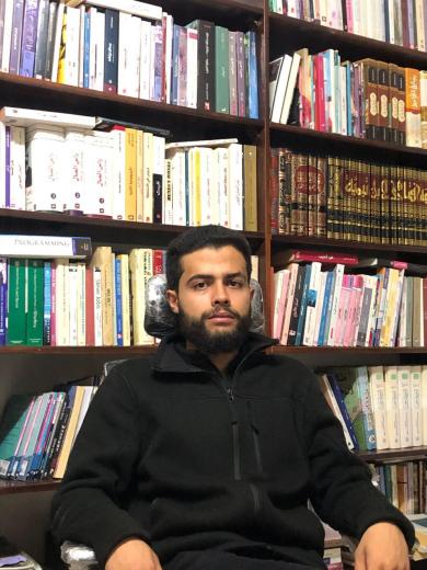 أَرِقتُ فَبِتُّ لَم أَذُق المَناما ●●●● وَلَيلي لا أُحِسُّ لَهُ انصِراما
لَعَمرُ...