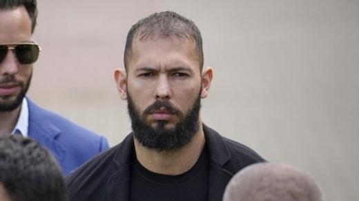 أندرو تيت حصَّل -وباعترافه الشخصي- شرارة ثروته عبر شبكة عملاقة من الفتيات اللائي...