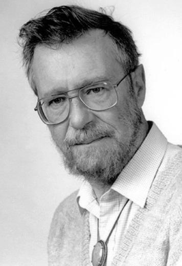 "وهكذا، أصبح الموضوع -في أمريكا خصيصا- يُعرَف ب[علم الحاسوب]، الأمر الذي يشبه إل...