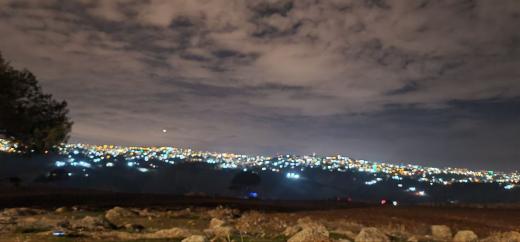 إذا ما دَهَمَتني الفِكَر، وقدحت شراييني كالشرر، غامضةً تسبح أمامي كالصور النحيلة...