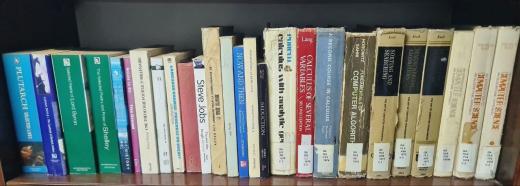 العناوين عن كثب