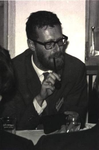 ((  إن هذا الخيار ينطوي على مسؤولية عظمى تجاه طلابنا، ولذا فإنه لا يمكن أن يُترك...