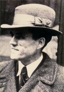 توصل غيرارد غينتزن -الرجل في الصورة- إلى إثبات اتساقية(Consistency) مسلمات بيانو...